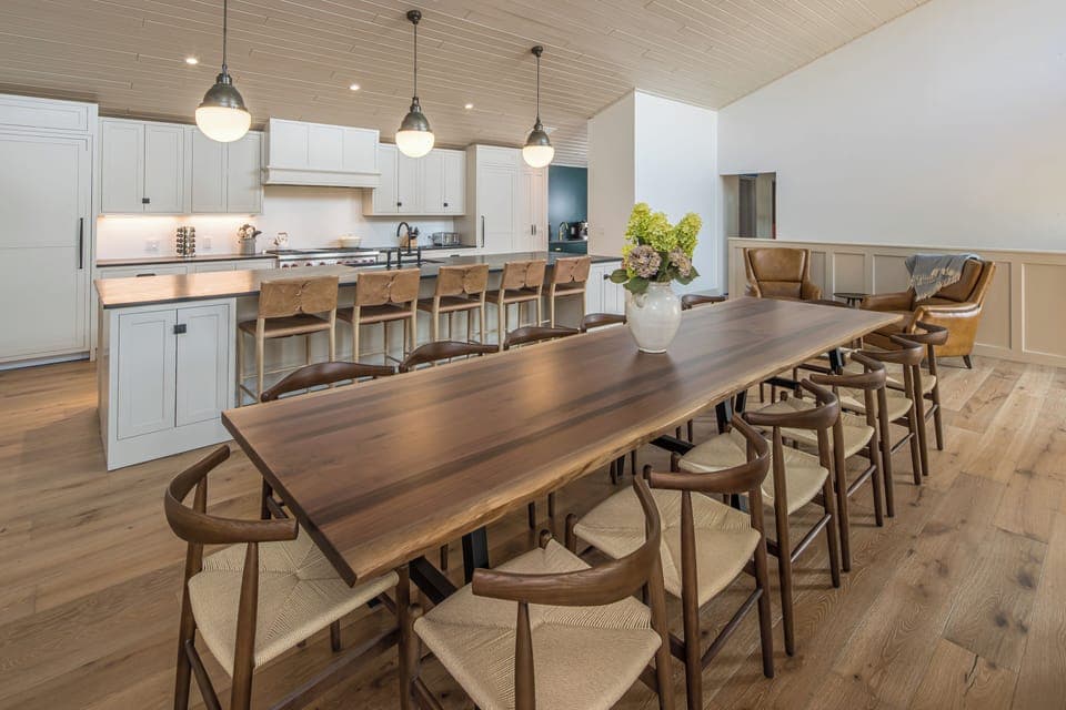 Dinner Table Seating for 14 People | Main Level