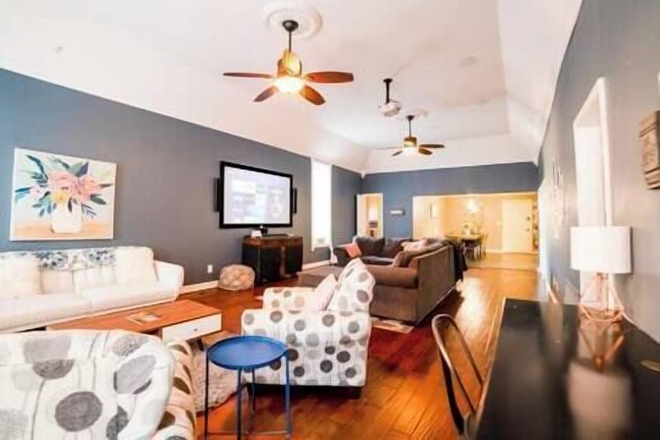 37110425 cec3 4b93 80df ee031443a85a