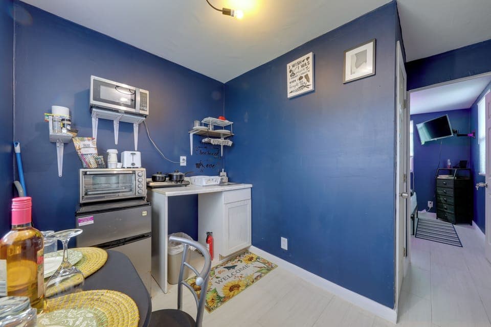 Kitchenette | Hot Plate | Microwave
