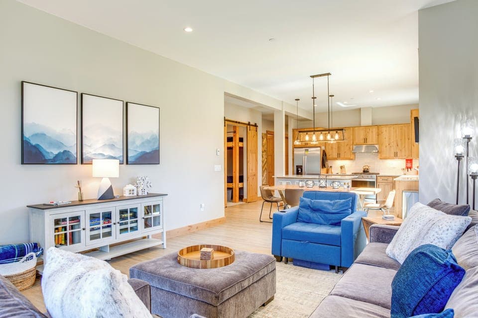 Living Room | Smart TV | Gas Fireplace | Board Games | Books