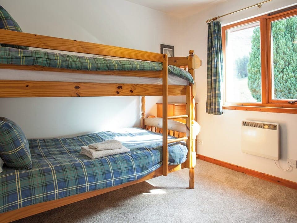 Bunk bedroom | Bidean Cottage - Glencoe Mountain Cottages, Glencoe