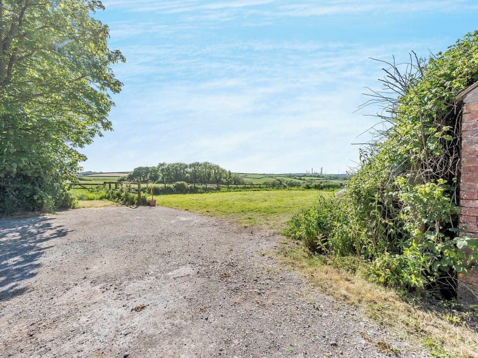 Surrounding area | Hunters Lodge - Mellaston Cottages, Hundleton, near Pembroke