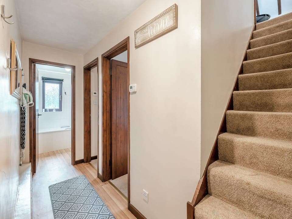 Hallway | Plover - Birds Farm Holidays, Colchester