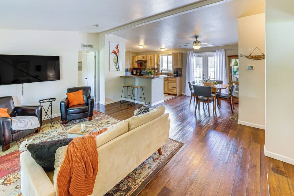 Living Room | Free WiFi | Central Heating | Smart TV