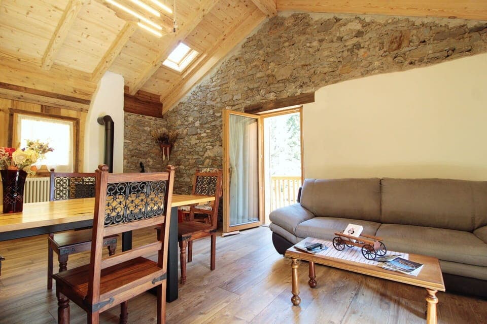 Autumn, Dining Room, Kitchen, Living Room, Spring, Summer