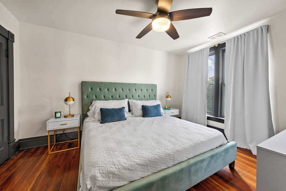 The king suite offers a private ensuite, & ceiling fan