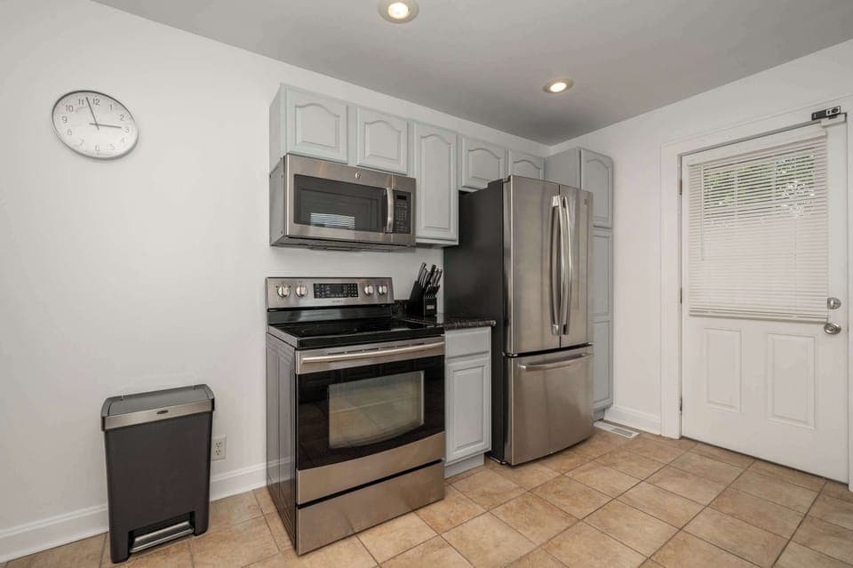 Unit 1 – The well-equipped kitchen offers tons of counterspace