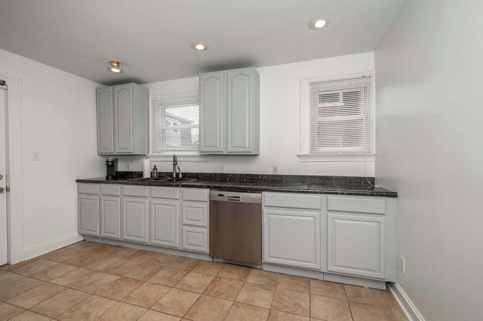 Unit 1 – The well-equipped kitchen offers tons of counterspace
