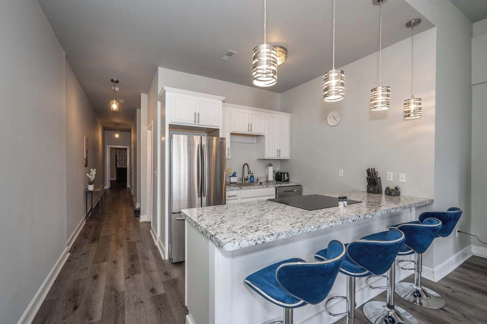 Unit 2: Enjoy meals or a drink at the kitchen counter, offering seating for 4