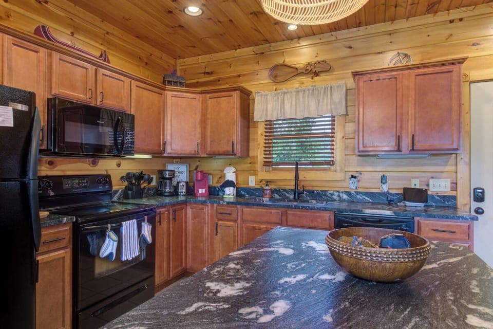 Views To Die For's fully-equipped kitchen