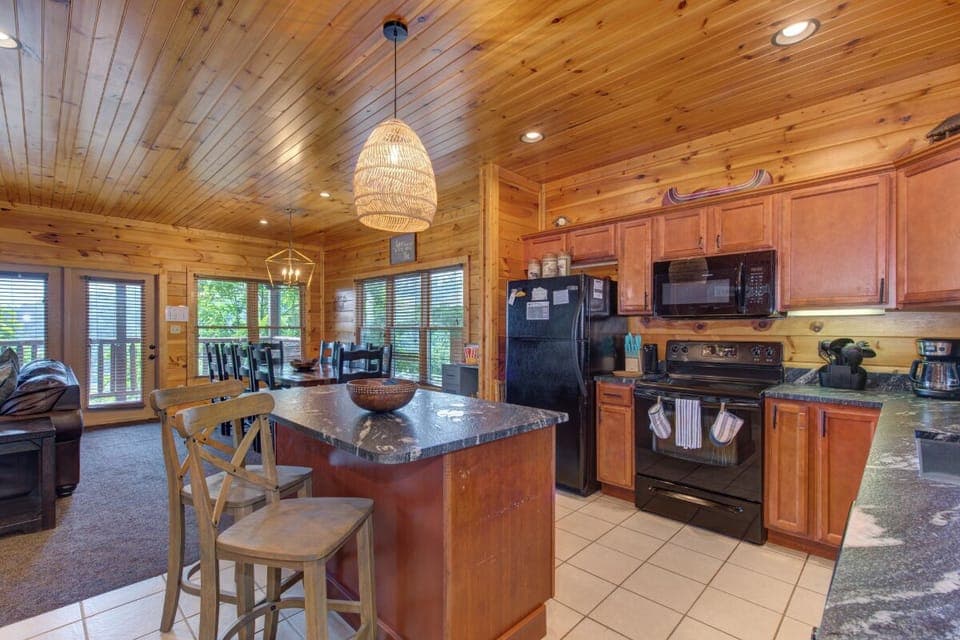 Views To Die For's fully-equipped kitchen