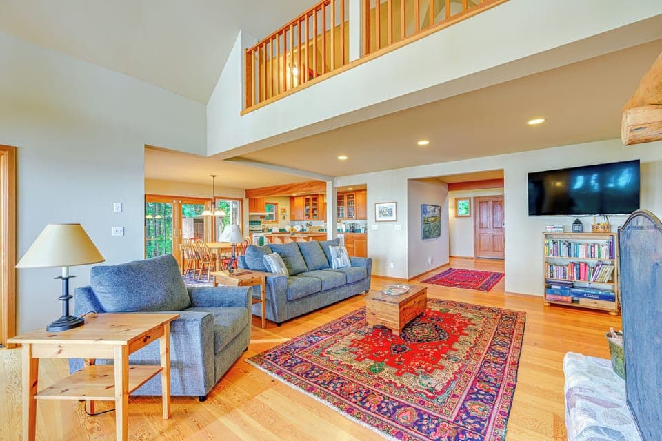 Living Room | Free WiFi | Flat-Screen TV | Central A/C & Heating | 1st Floor