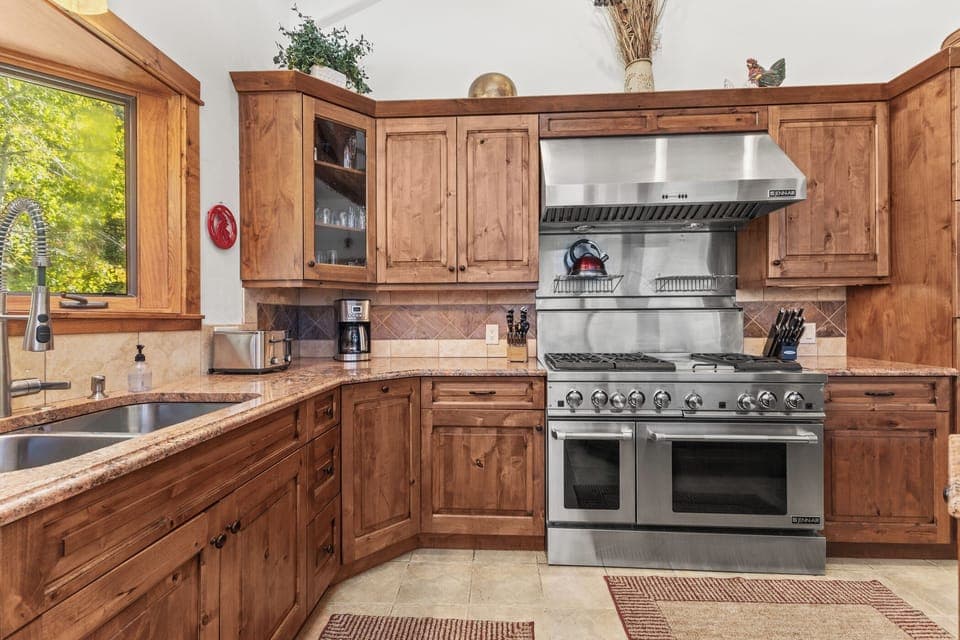 Top Level |  Kitchen| 2 Ovens, Flattop, 6 Burner Gas Stove