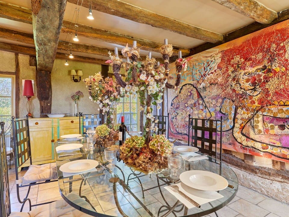 Furniture, Property, Table, Decoration, Building, Interior Design, Flower, Floor, Chair, Tableware