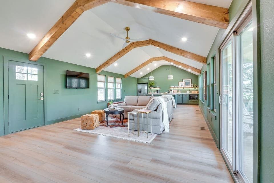 Living Room | Free WiFi | Smart TV