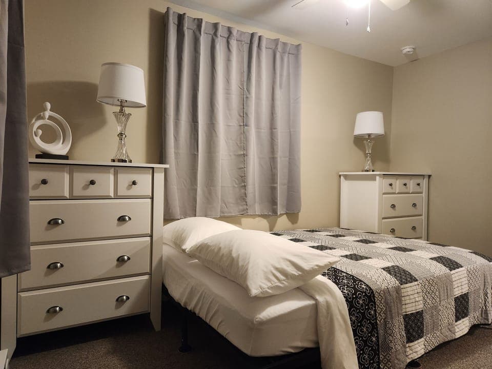 Queen Bedroom 3