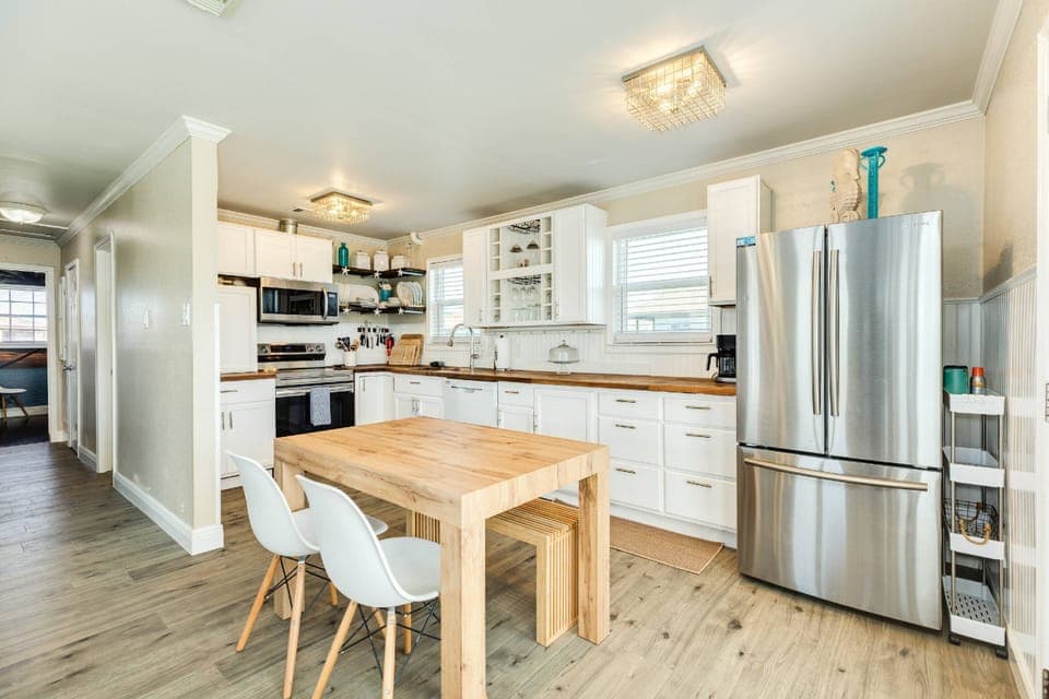 Dining table extends to accommodate the whole family