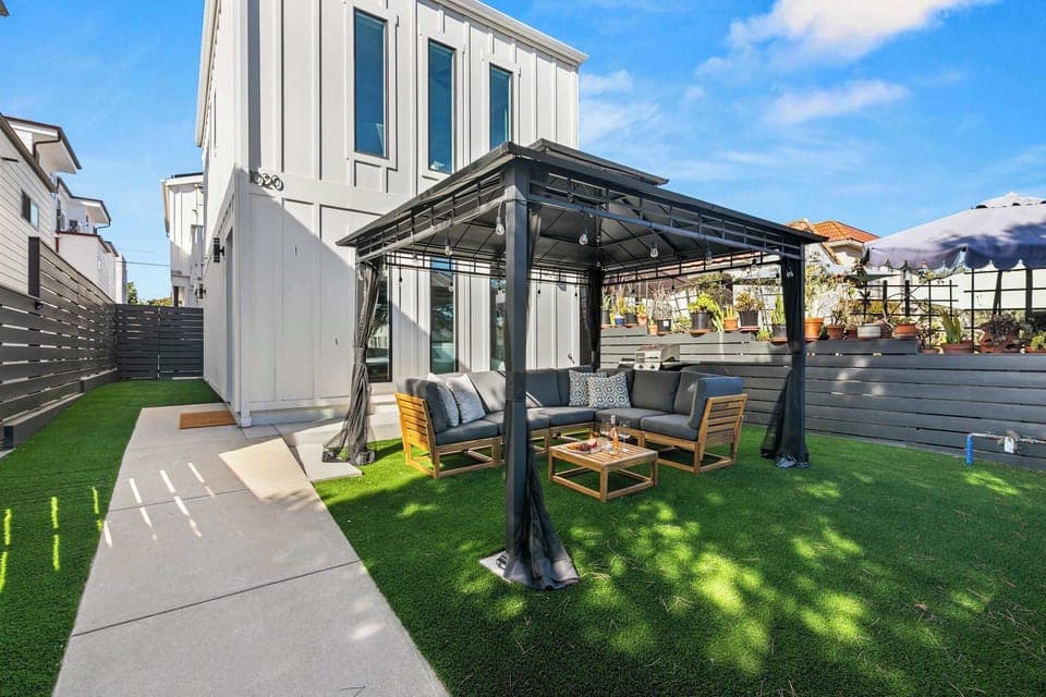 Front yard with pergola and lounge seating