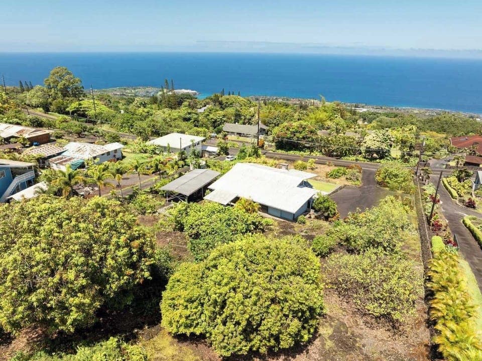 Aerial view looking towards Mamalahoa Hwy
