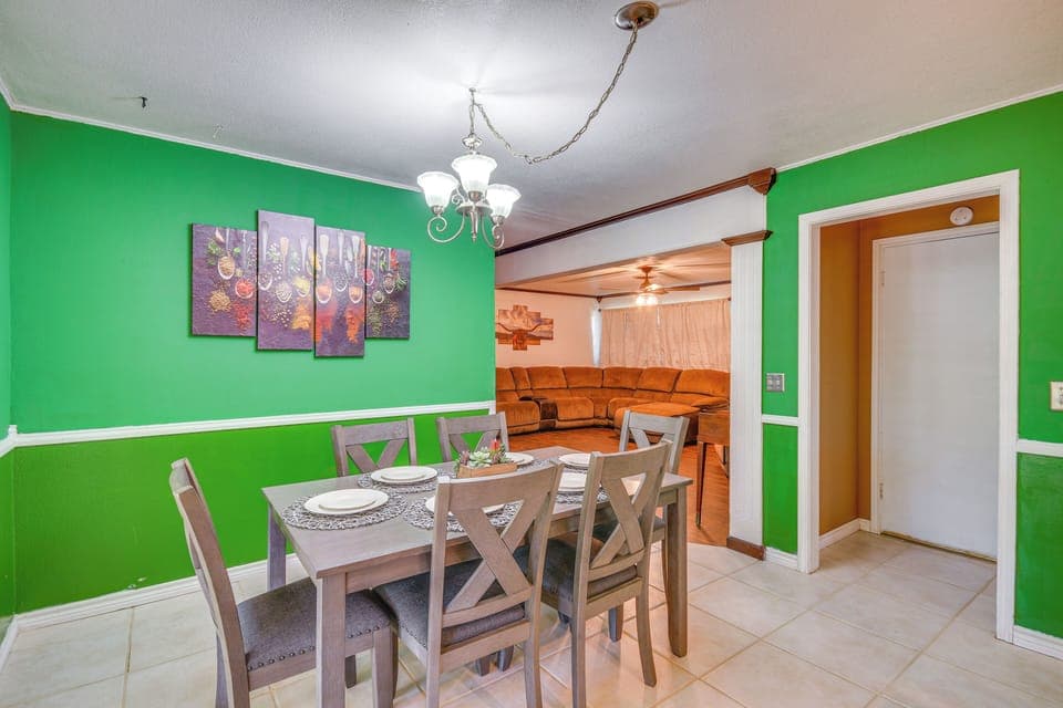 Dining Area | Dishware & Flatware Provided