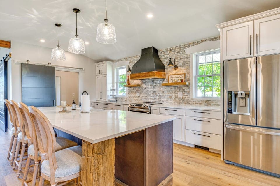 Kitchen | Dual Drip/Keurig Coffee Maker | Dishwasher | Blender | 1st Floor