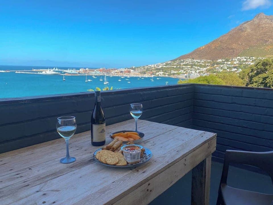You could think you off the coast of Europe somewhere but no! You are in Simons Town, South Africa! Home of the SA Navy and the famous Penguins, just 5 minutes drive from this balcony! Enjoy slow mornings and lazy afternoons from this perch!