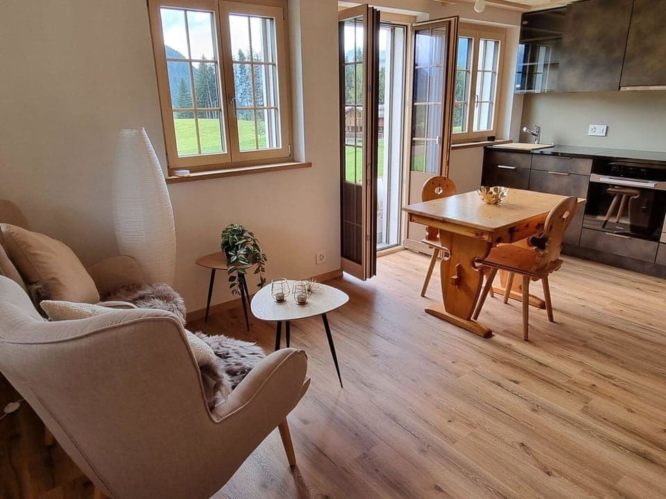 Table, Furniture, Property, Couch, Window, Wood, Interior Design, Lighting, Architecture, Comfort