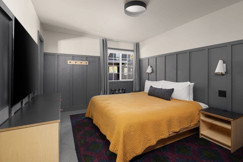 Unit with King Bed. Exact unit will be assigned upon arrival. Views, colors, and decor may vary.