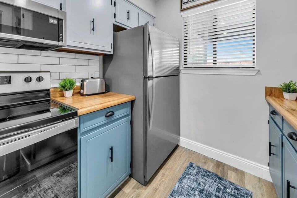 full kitchen