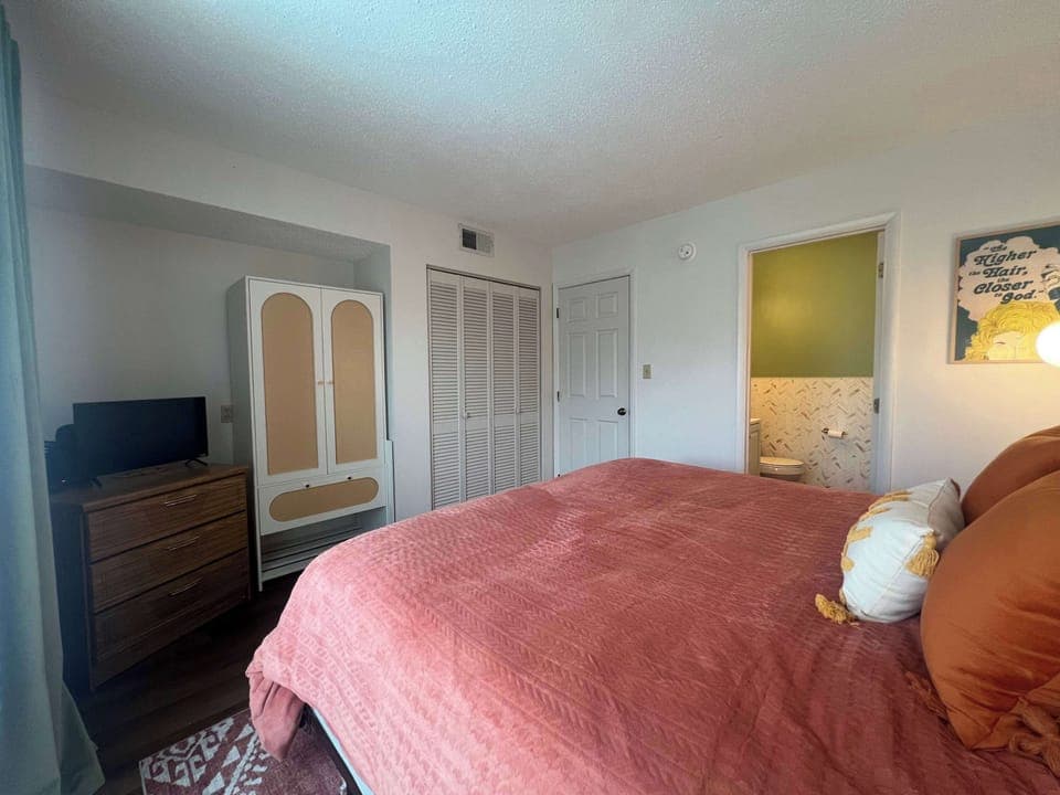 Relax in the king suite, boasting an ensuite bath, smart TV, & balcony