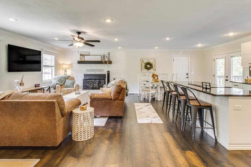 Mountain Home Vacation Rental | 2BR | 2BA | 1,300 Sq Ft | 2 Steps to Access