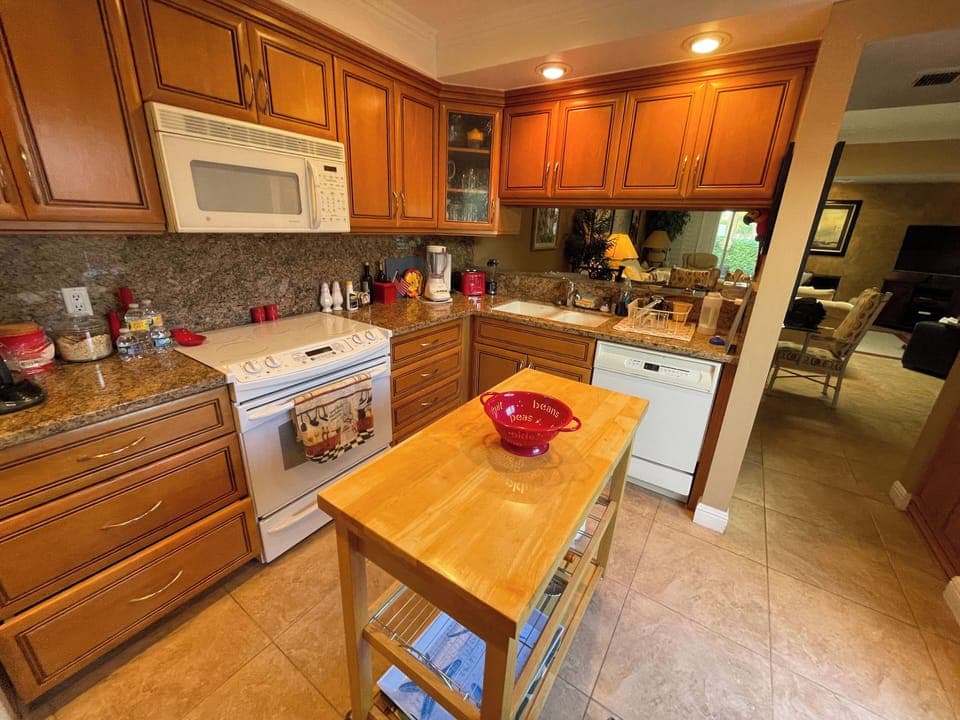 More kitchen.  TONS of cabinets (another floor to ceiling cabinet to the right)
