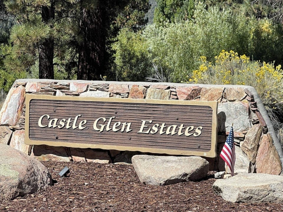 Highly sought after a Castle Glen Estate area! The best Big Bear has to offer!