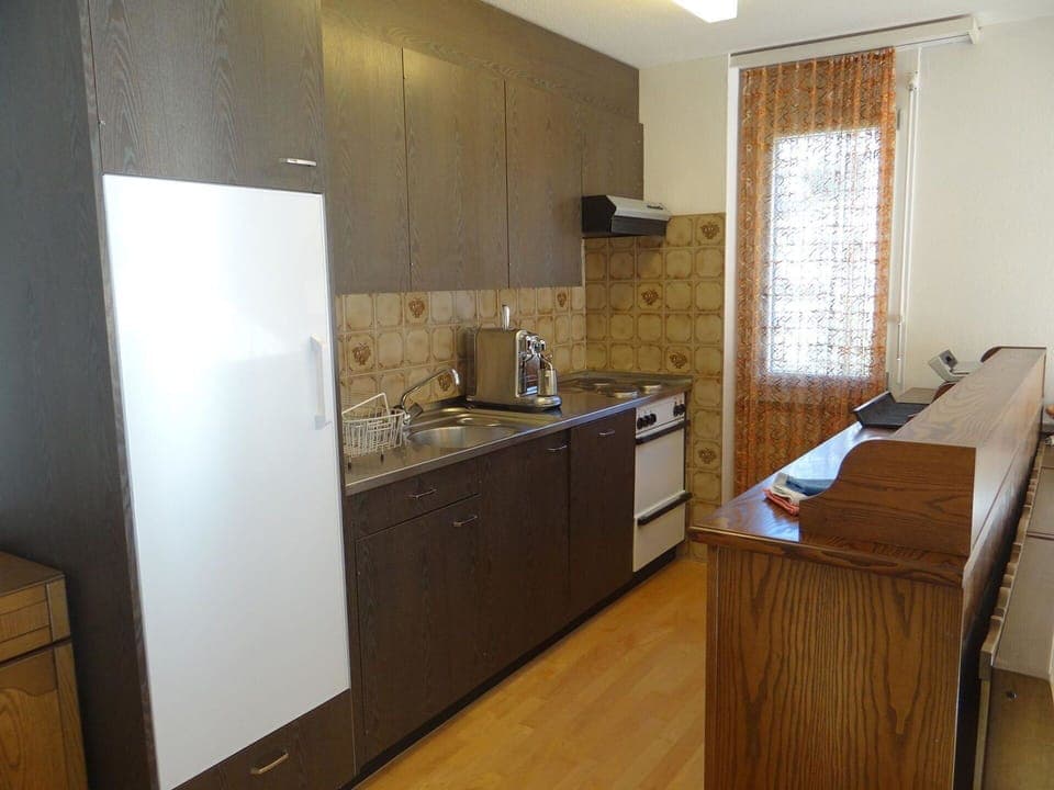 Cabinetry, Countertop, Sink, Building, Kitchen Sink, Kitchen, Wood, Tap, Kitchen Appliance, Flooring