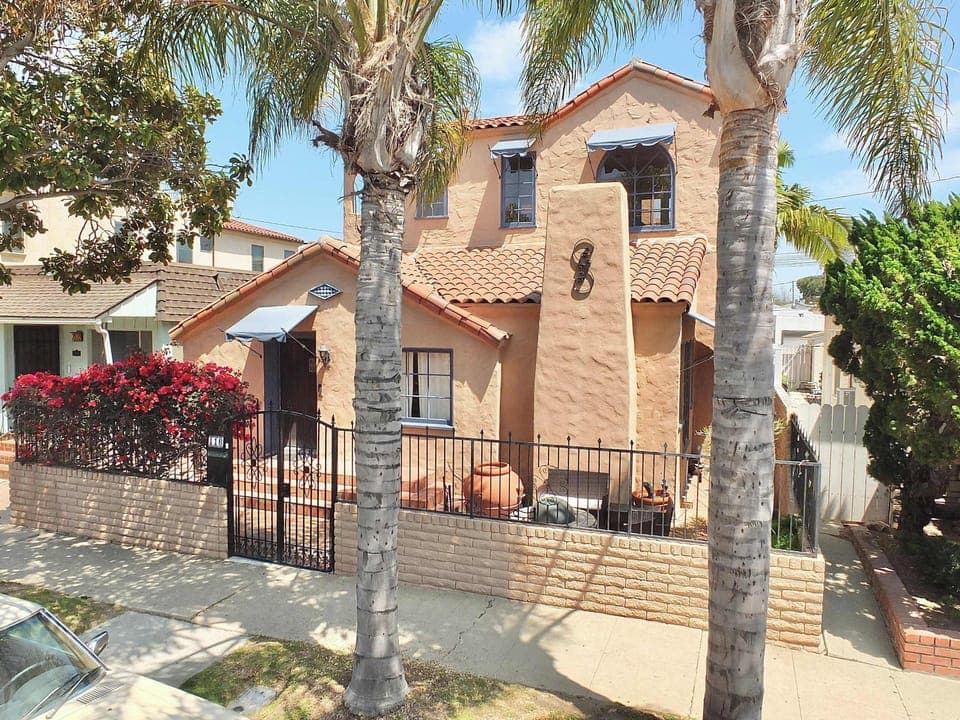 Welcome to La Brisa, an exceptional Long Beach getaway destination!