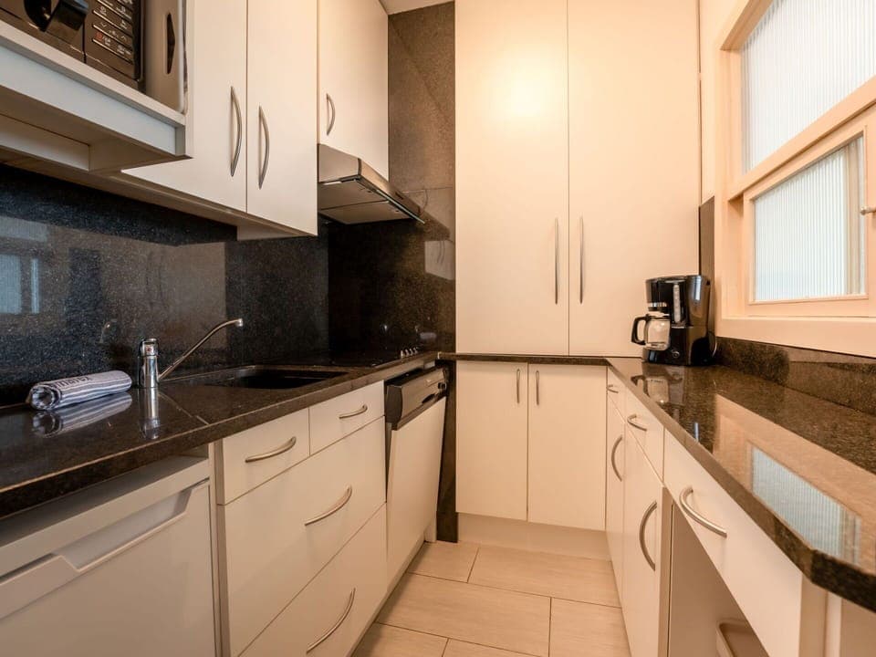 Cabinetry, Countertop, Sink, Kitchen Sink, Property, Tap, Building, Kitchen Stove, Kitchen, Window