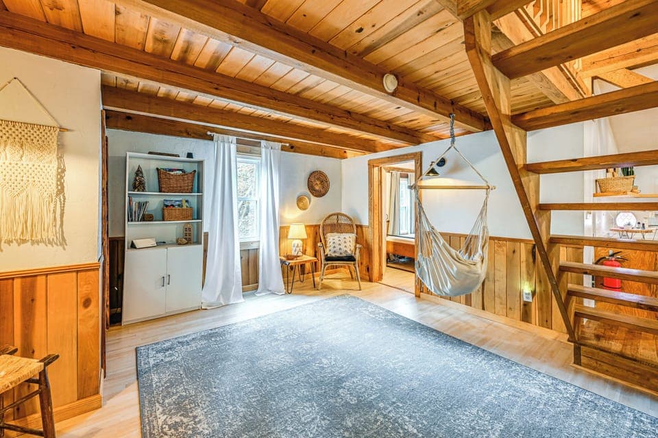 Living Area | Hammock Swing | 1st Floor