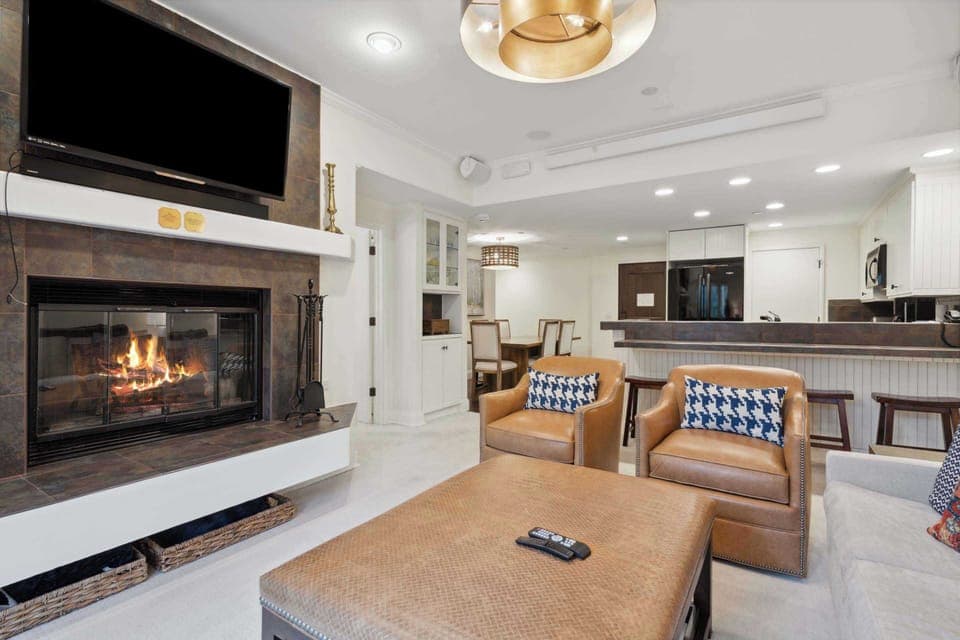 charter-c1305-0443_54115888945_o