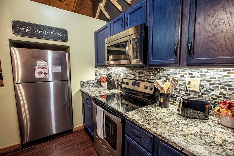 Full size ST appliances for your convenance.