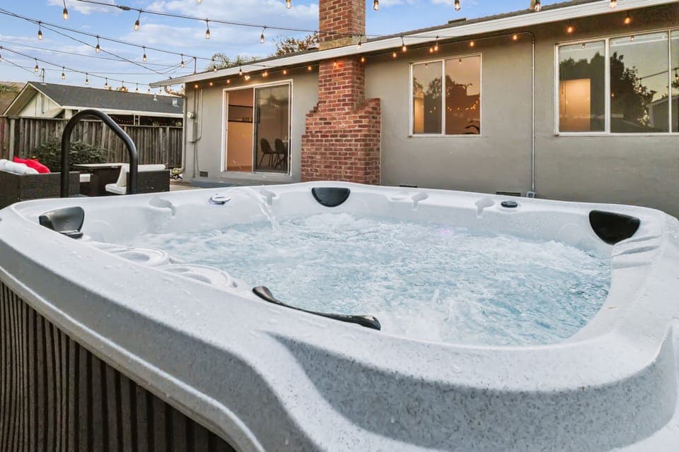 Tub, Hot Tub, Indoors, Bathtub, Architecture