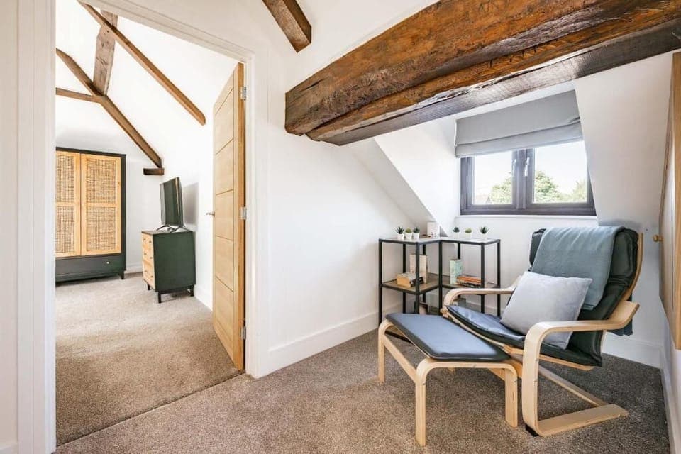 Fender Cottage, Roughton - Host & Stay