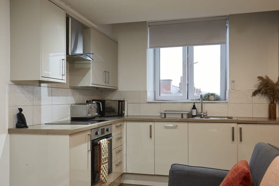 Fully Equipped Kitchen – Cook, Dine & Enjoy Your Huddersfield Stay