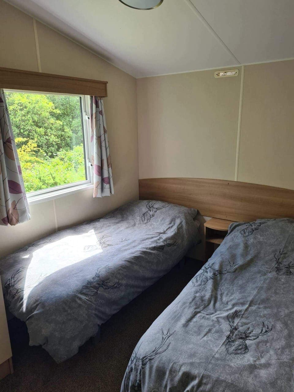 Twin single bedroom 