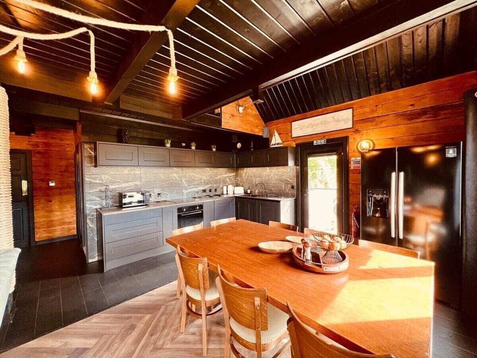 Open plan kitchen and dining area