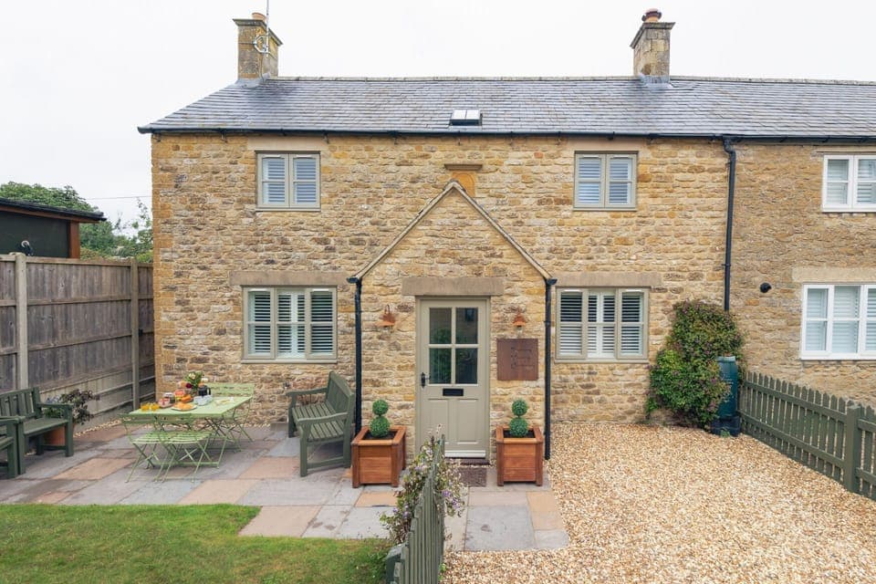 Devon House Cottage - StayCotswold