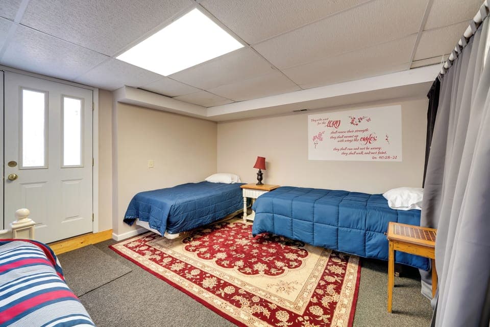 Lower Living Room | 2 Twin Beds | 1 Queen Daybed