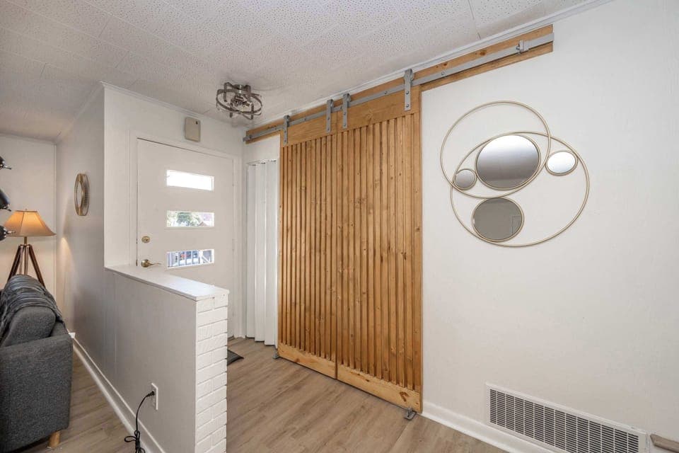 Welcome to The Grand Elm Suite 2!