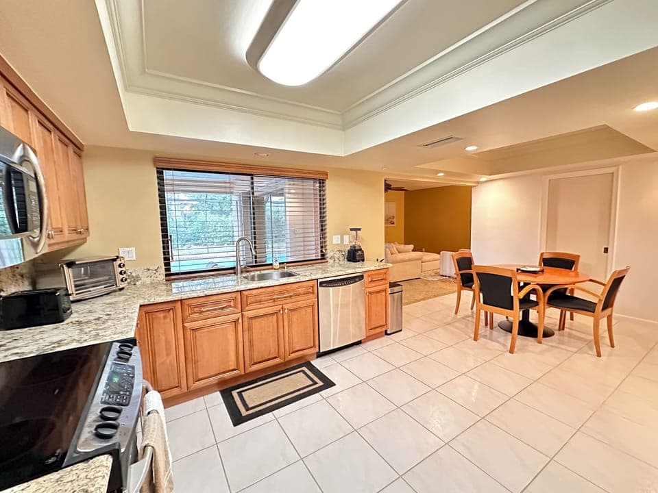 KITCHEN AND EVERYDAY DINNING AREA