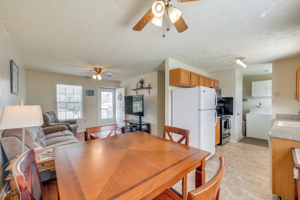 Interior | Dining Area | Full Kitchen