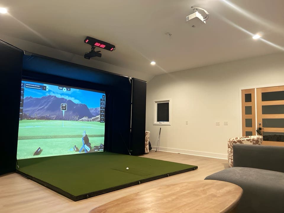 Golf & Games Bungalow 4K Projector / Golf Simulator / Movies